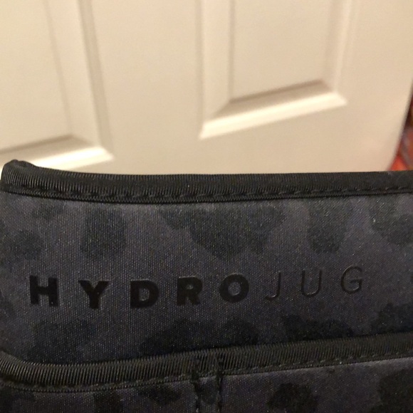Black leopard Hydrojug Holder Sleeve - Picture 5 of 6